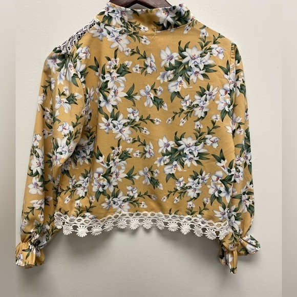 ✨ 4 for $30 ✨ Seven N Mustard Color Floral Cropped Button-Up Top Size S - Picture 3 of 4